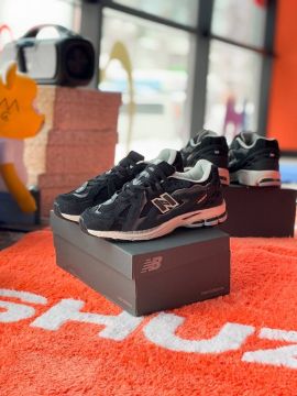 NB 1906D Black