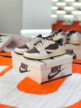 N Jordan 1 low Travis Reverse mocha